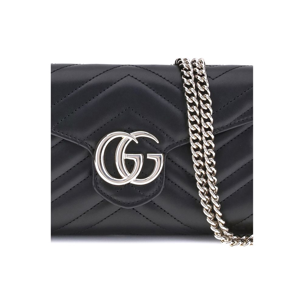 Gucci — GG Marmont Wallet with Chain en cuir matelassé