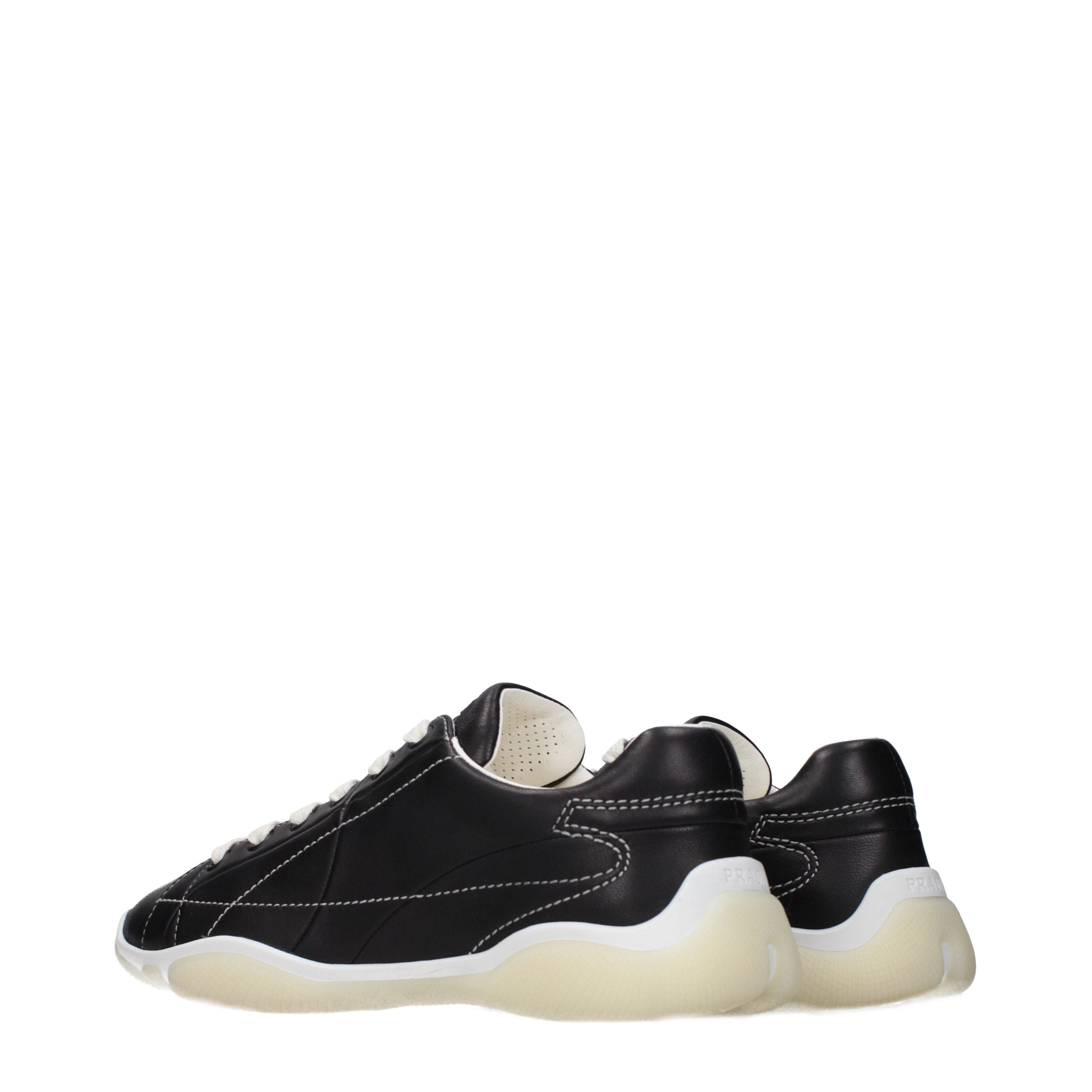 Prada — Sneakers noires en cuir avec logos signature