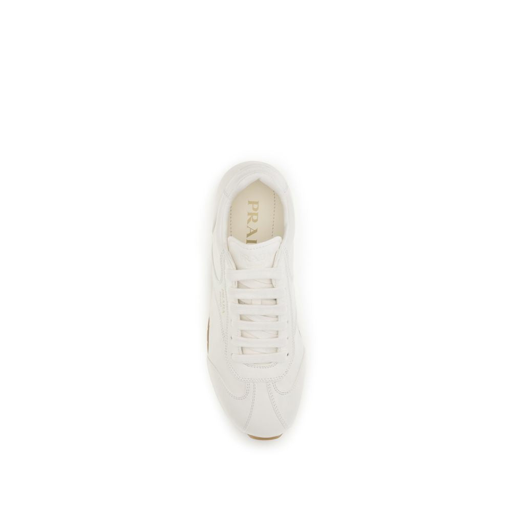 Prada — Sneakers basses beige en cuir d’agneau
