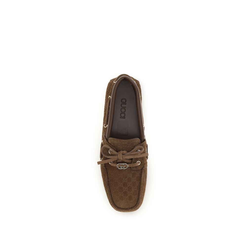 Gucci — Mocassins bateau en suède GG Supreme marron