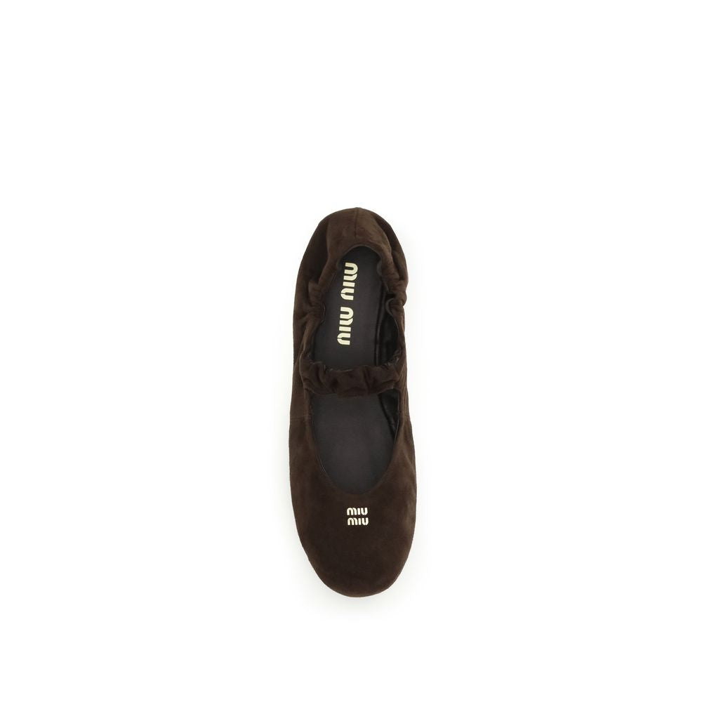 Miu Miu – Ballerines en suède avec bride logo