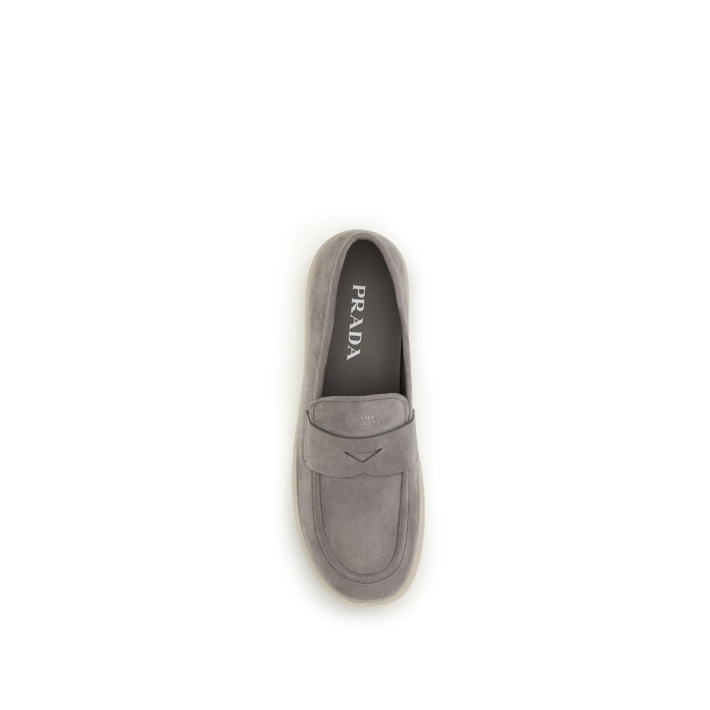 Prada – Mocassins en suède avec logo laminé