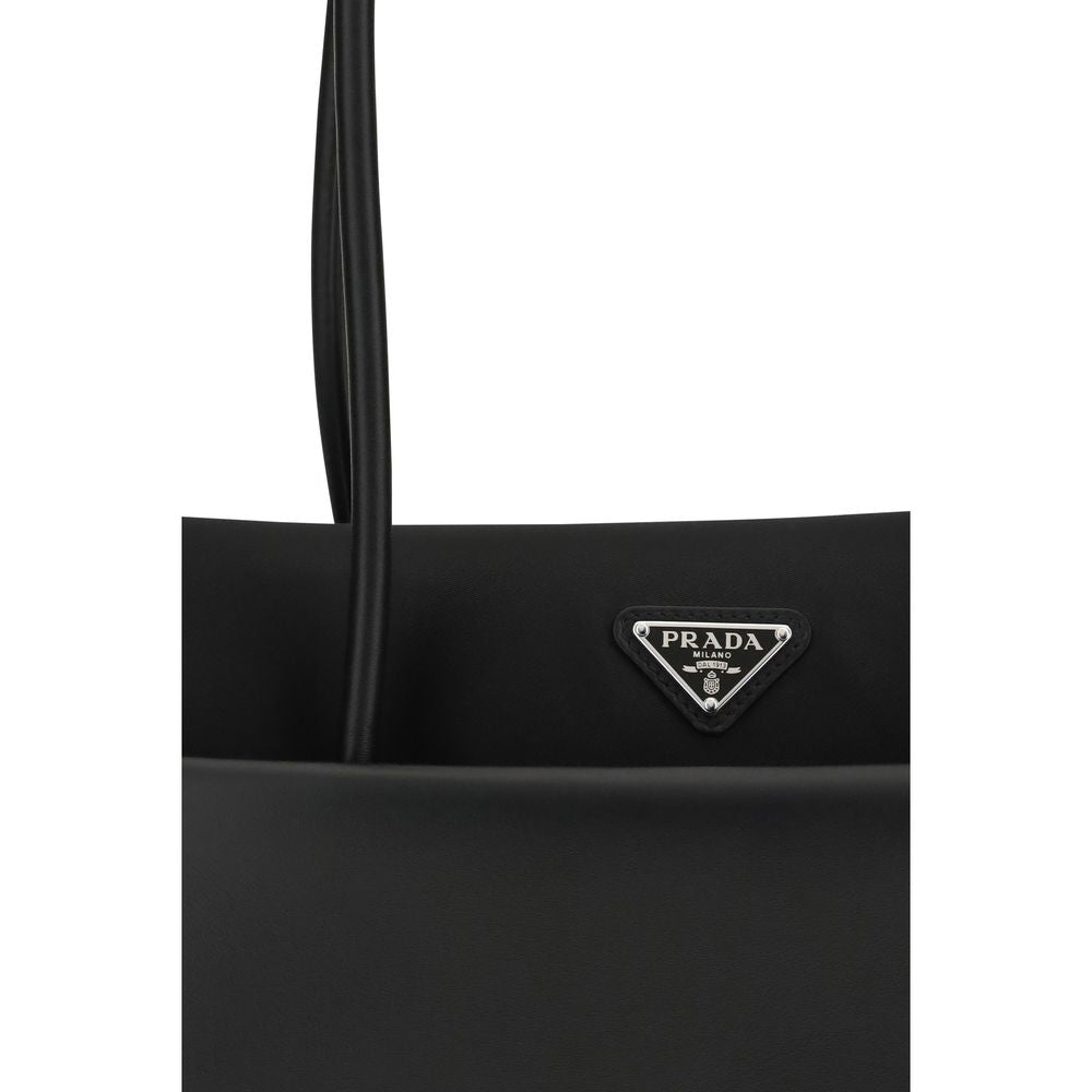 Prada – Sac porté épaule en cuir avec triangle émaillé