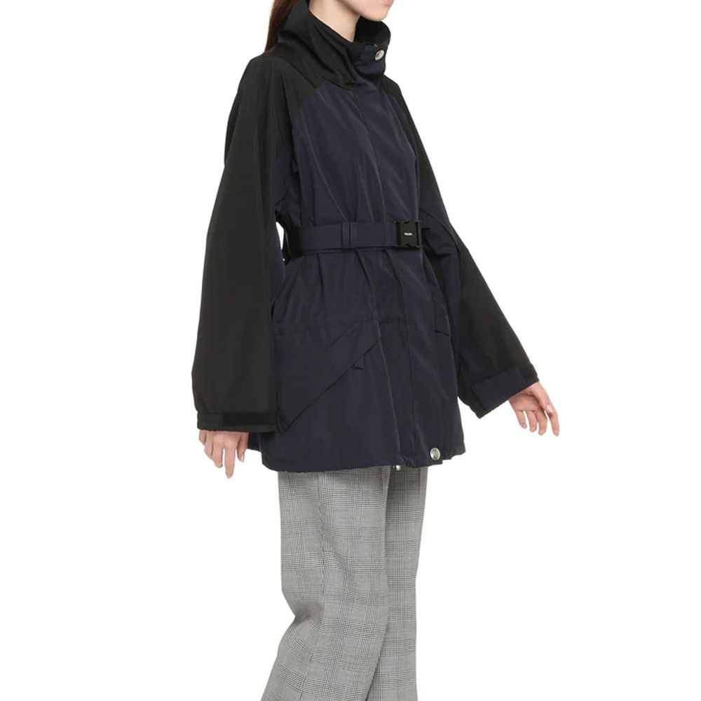 Prada – Veste ceinturée avec logo en relief