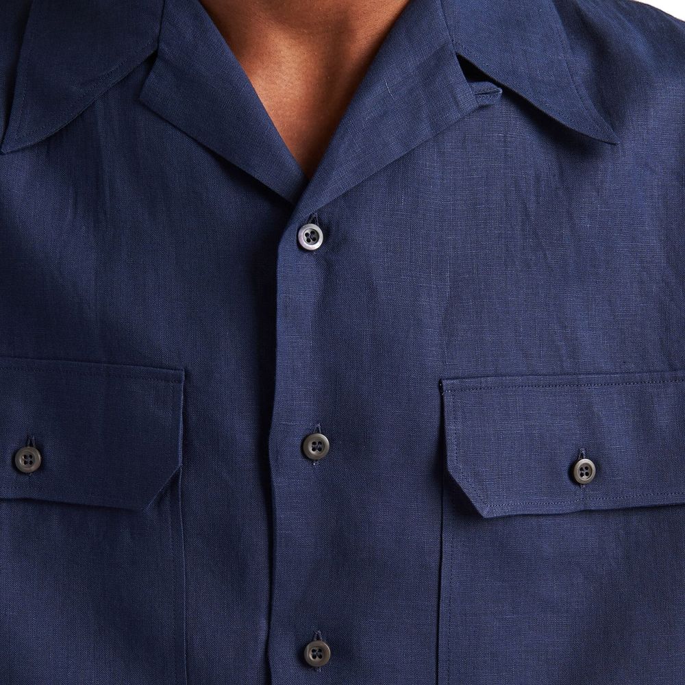 Prada — Chemise en lin bleu à manches courtes avec col cubain