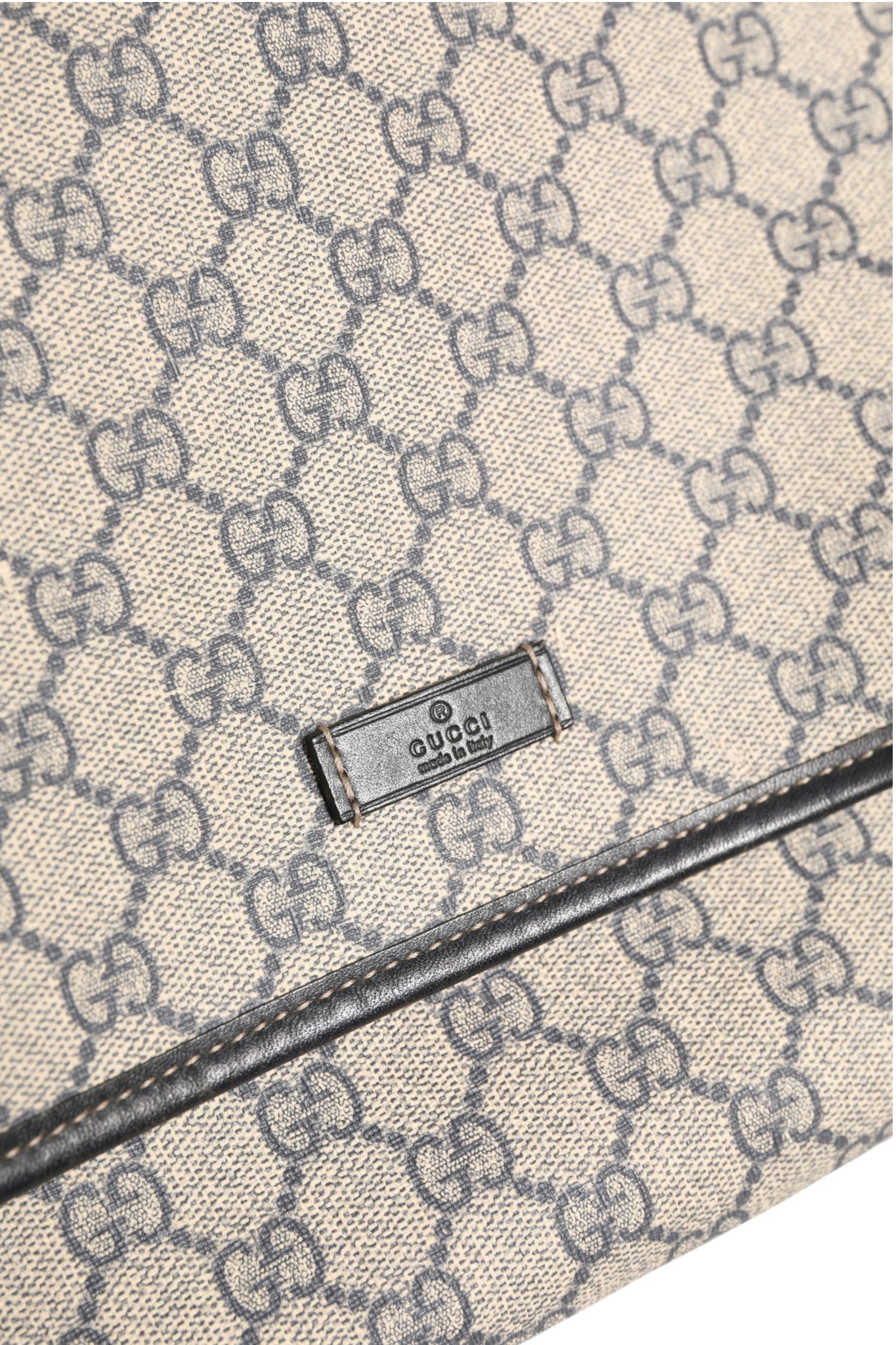Gucci – Sac messenger GG Supreme en toile