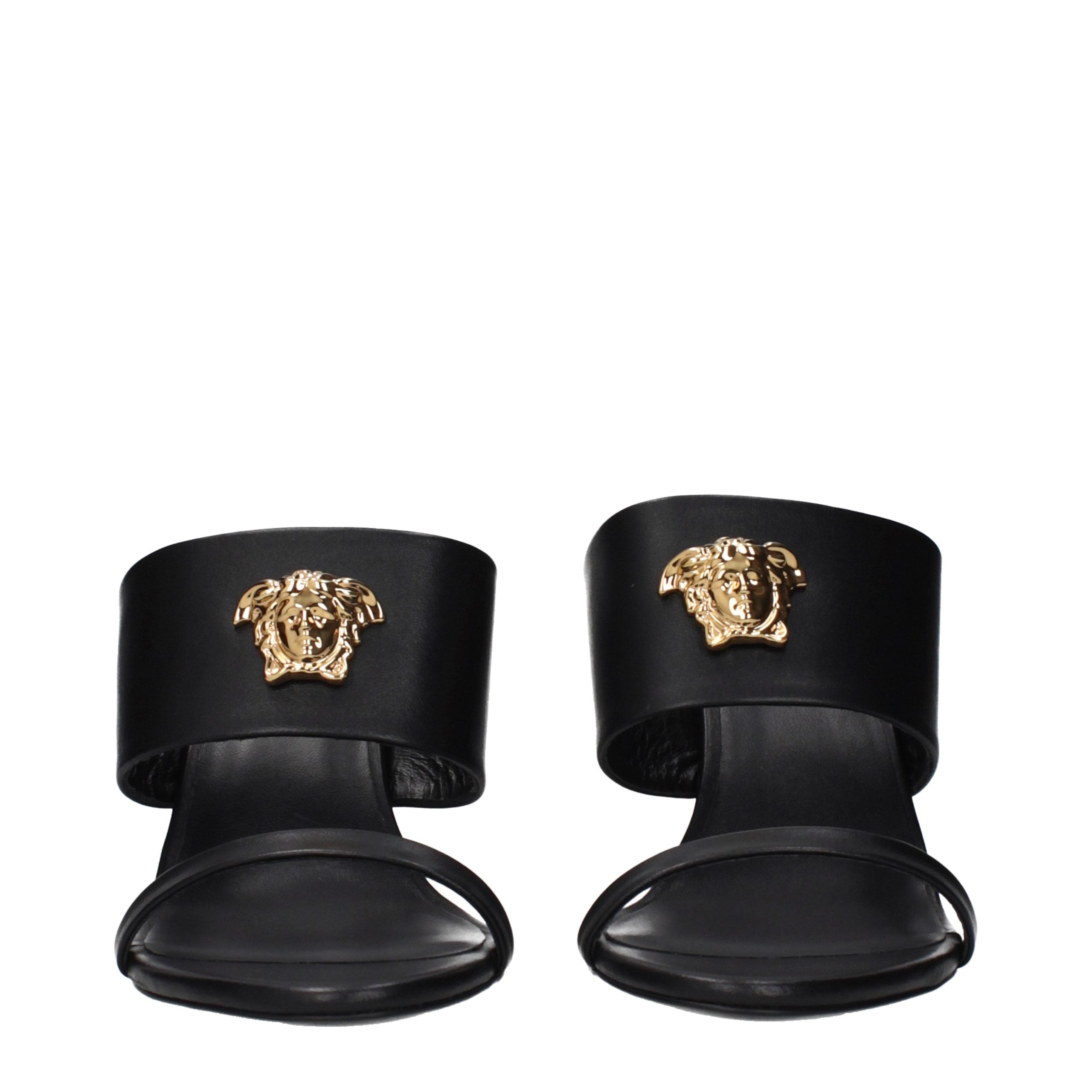 Versace – Sandales en cuir noir avec détail frontal