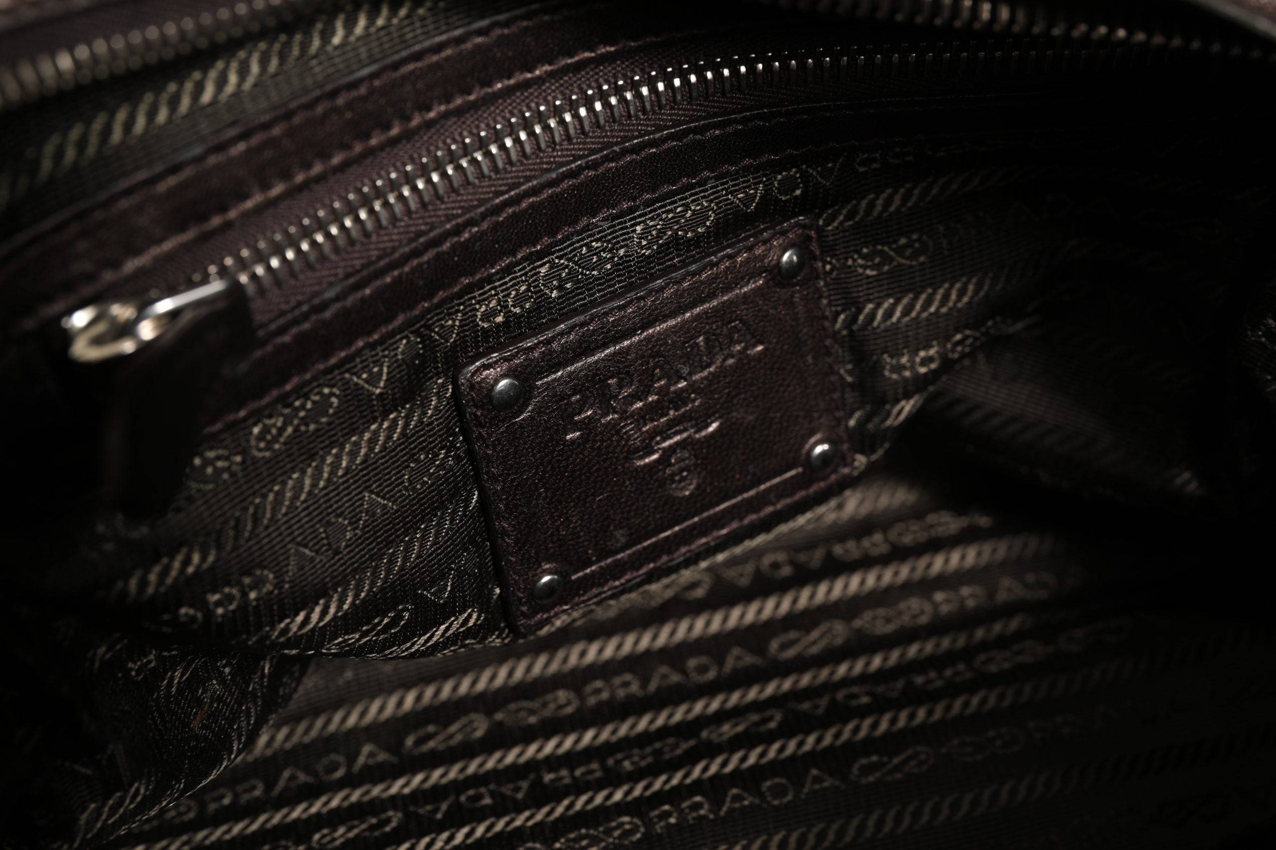 Sac porté épaule à volants en cuir nappa métallisé