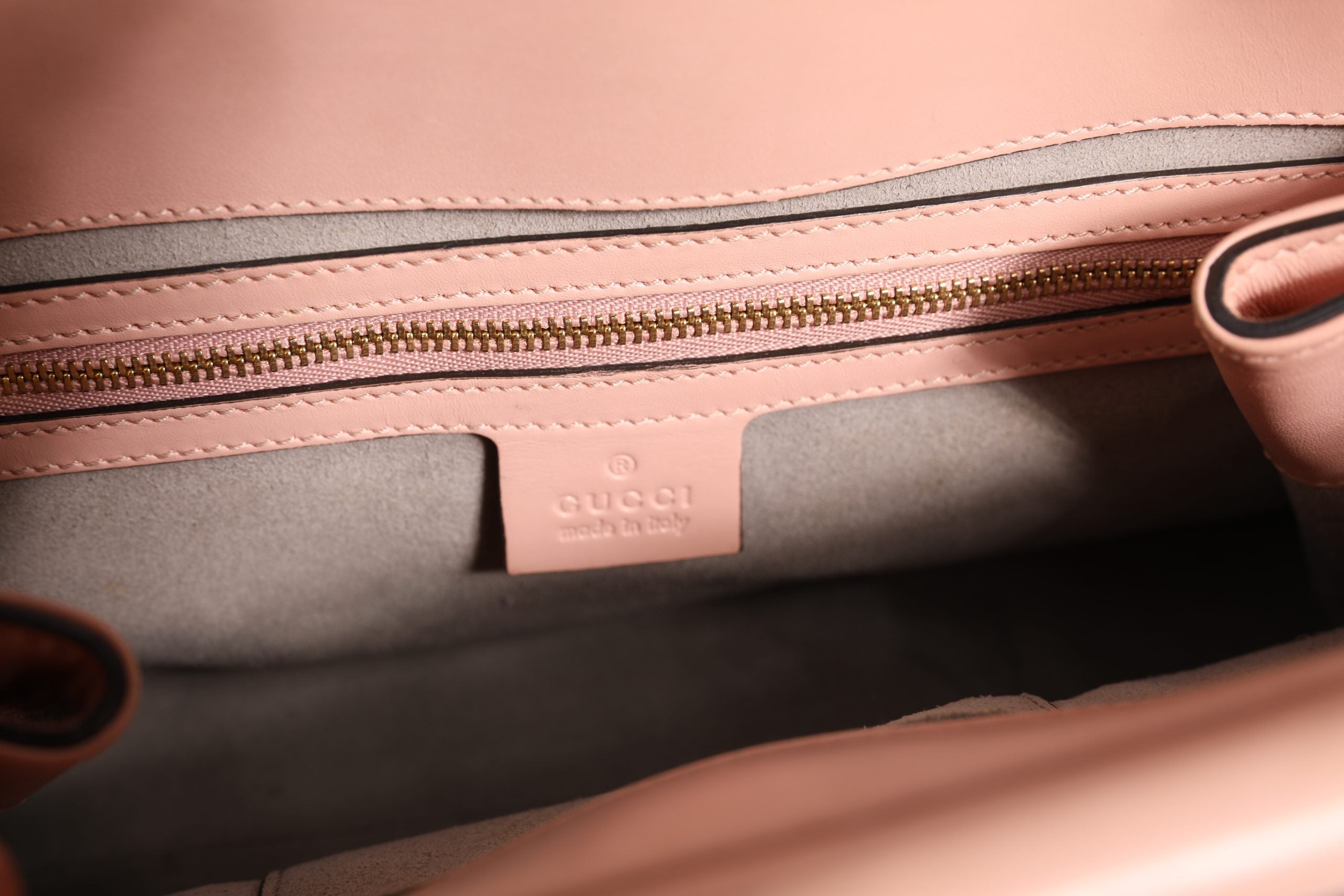 Sac à poignée supérieure Nymphaea Small en cuir de veau rose et blanc