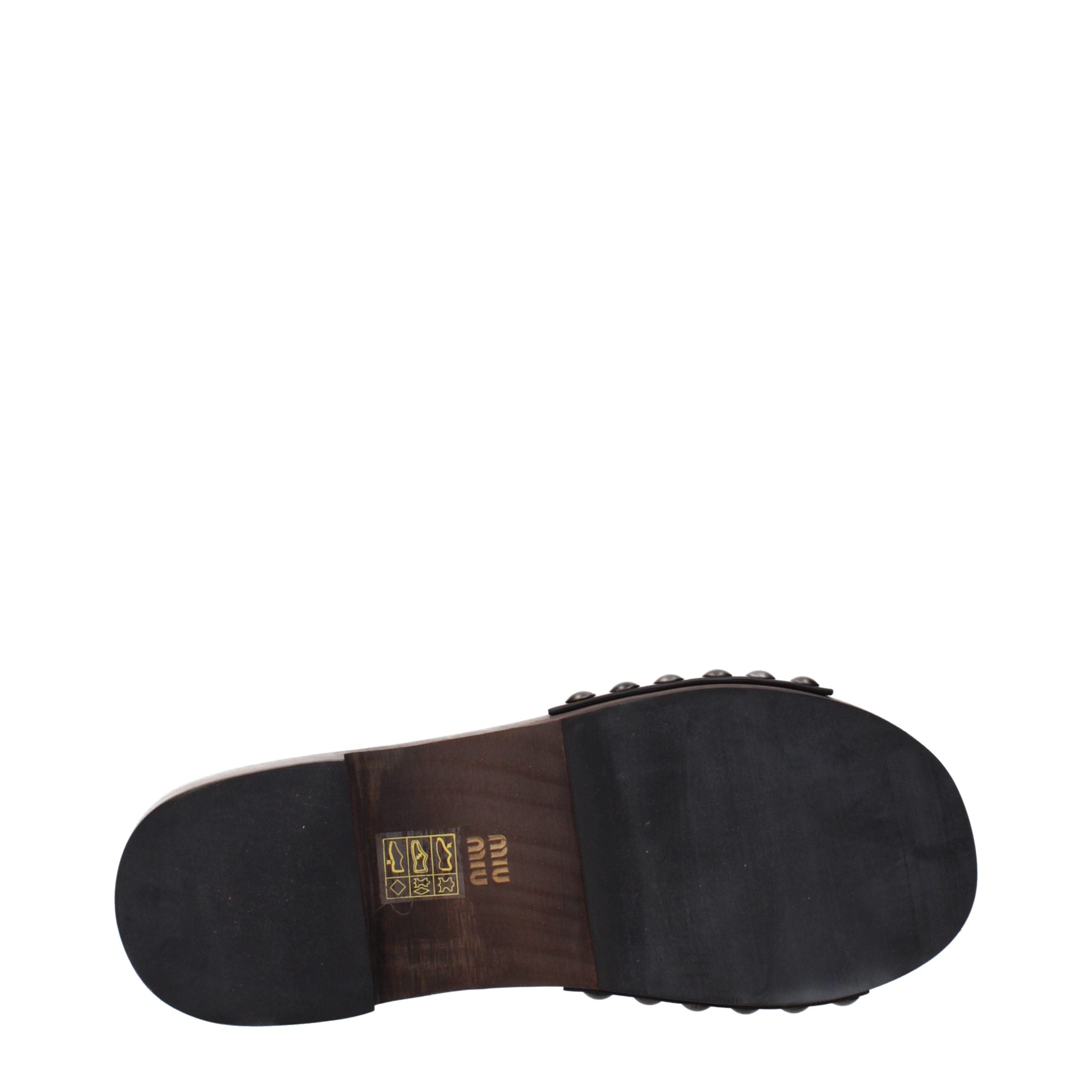 Miu Miu – Slippers en cuir verni noir avec logo frontal