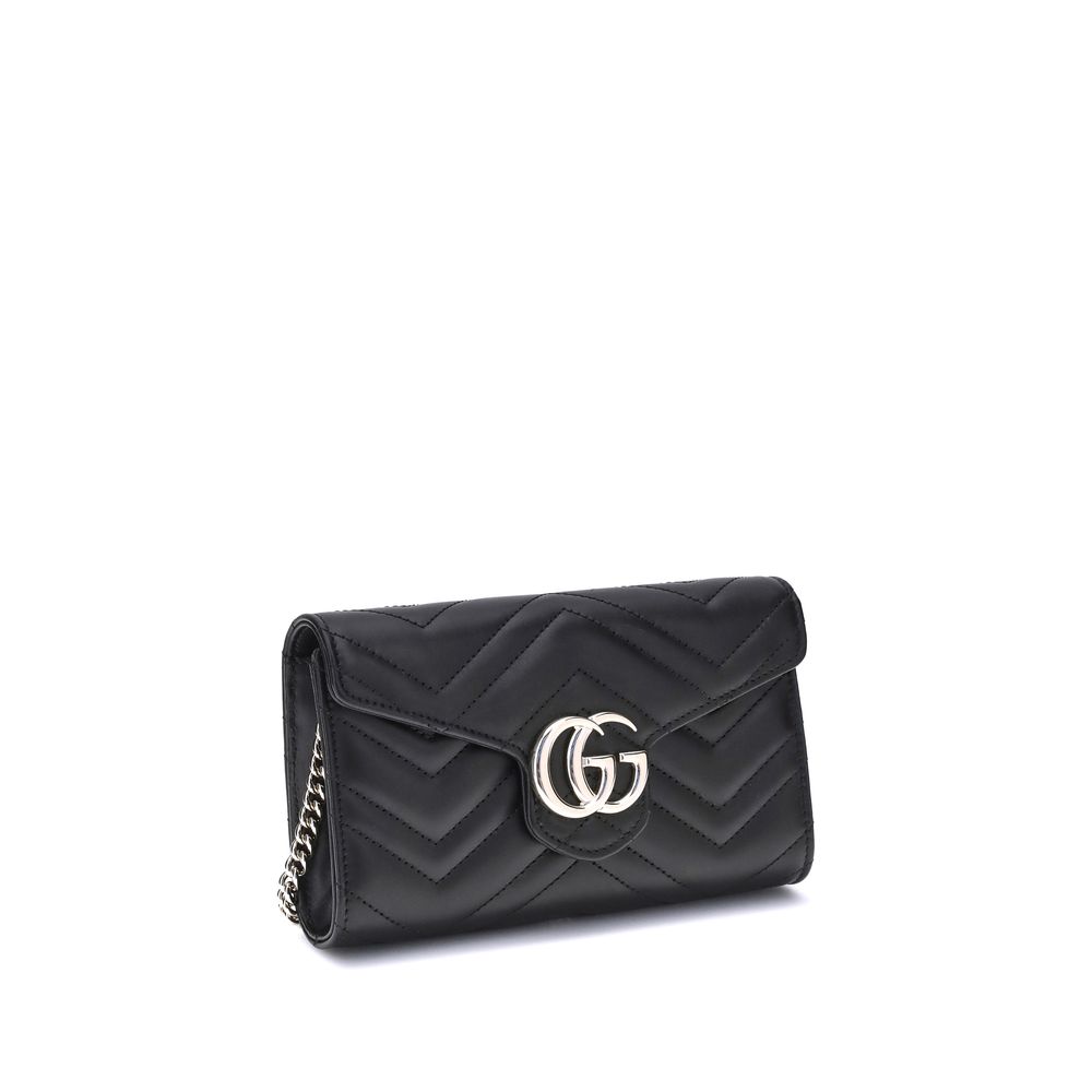 Gucci — GG Marmont Wallet with Chain en cuir matelassé