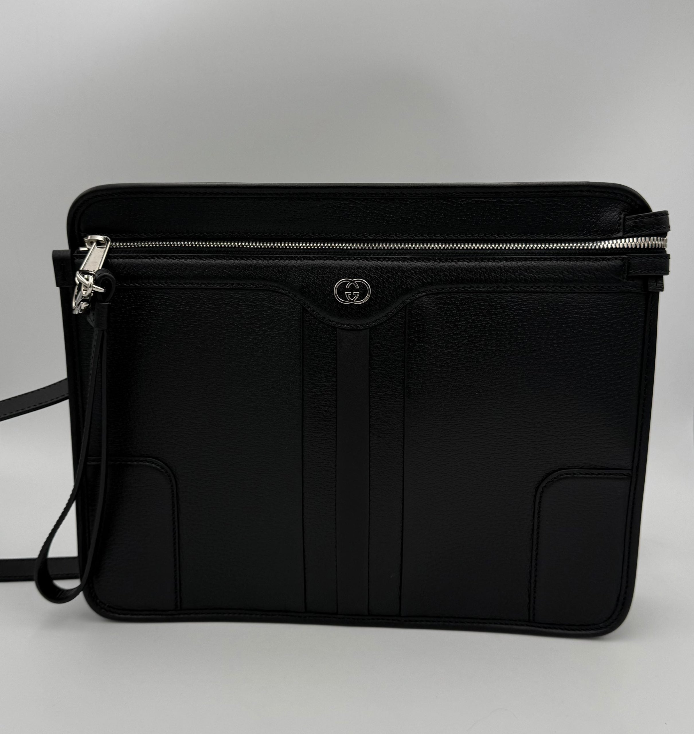Gucci – Sac porté épaule GG en cuir martelé (Mini Shopping)