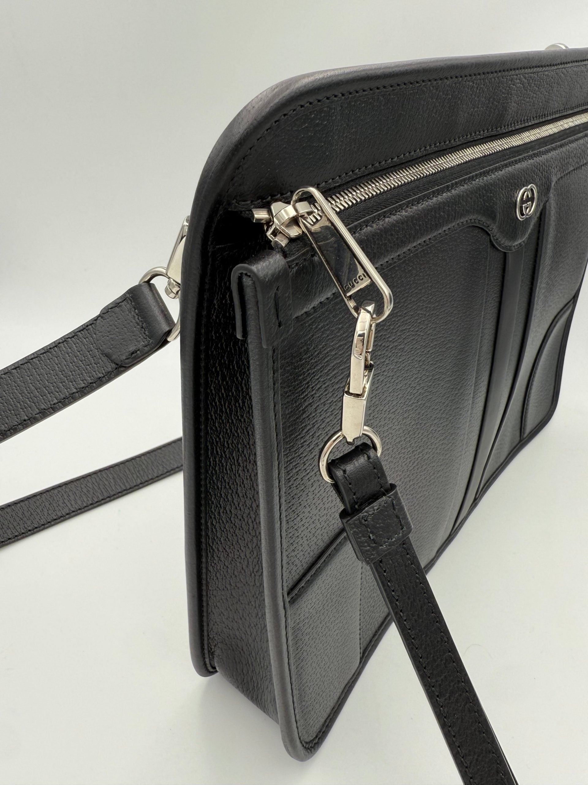 Gucci – Sac porté épaule GG en cuir martelé (Mini Shopping)