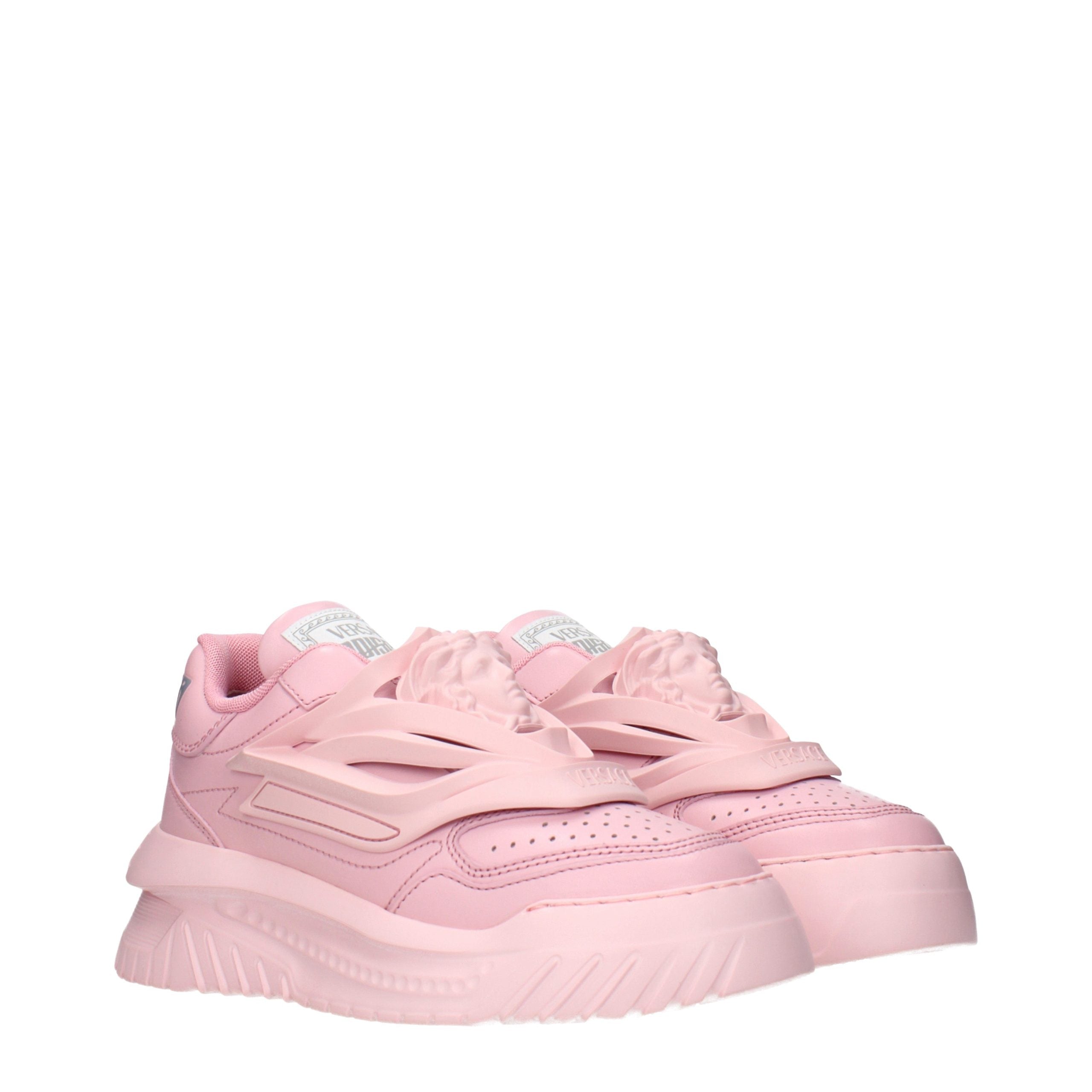 Versace – Sneakers en cuir rose avec détails logo