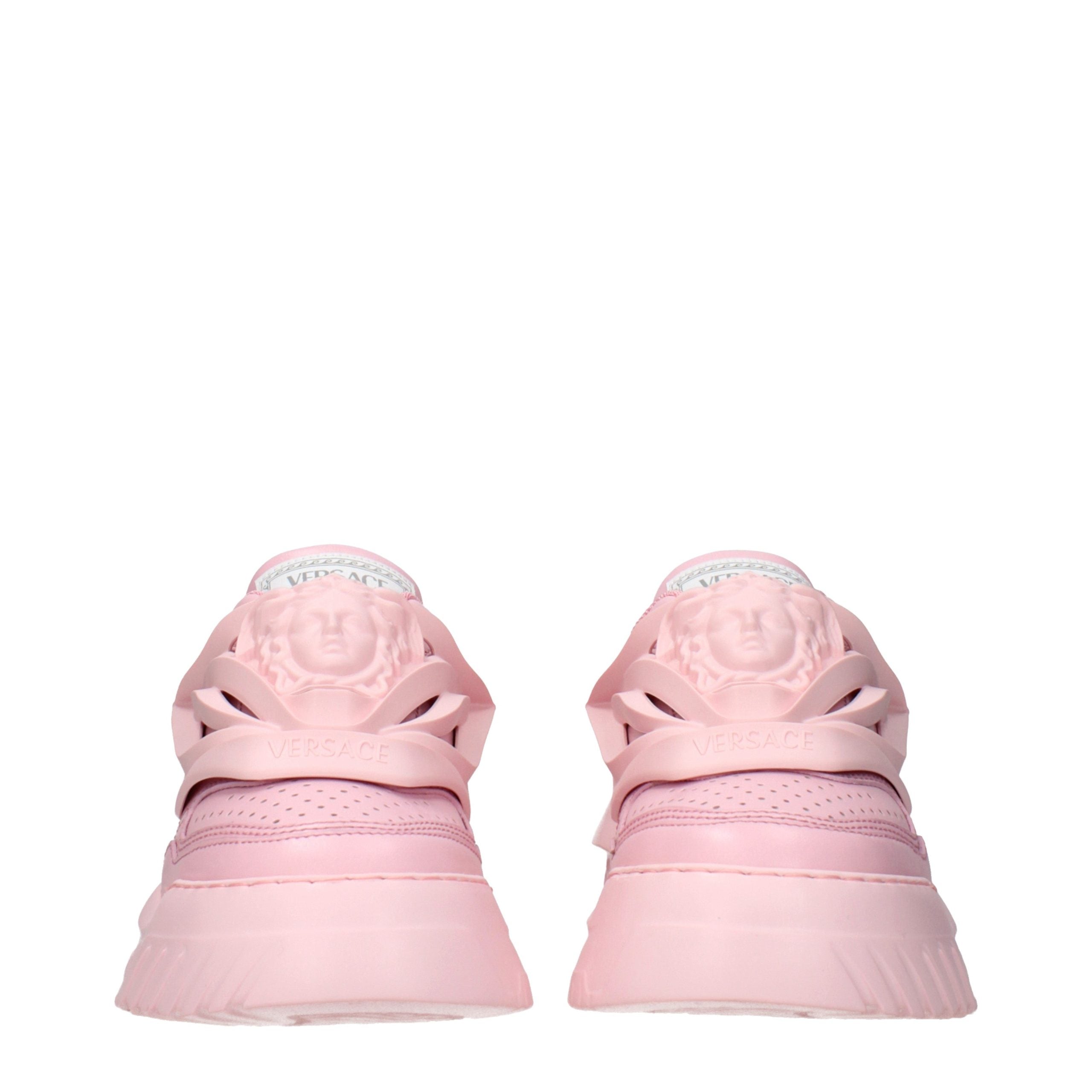 Versace – Sneakers en cuir rose avec détails logo