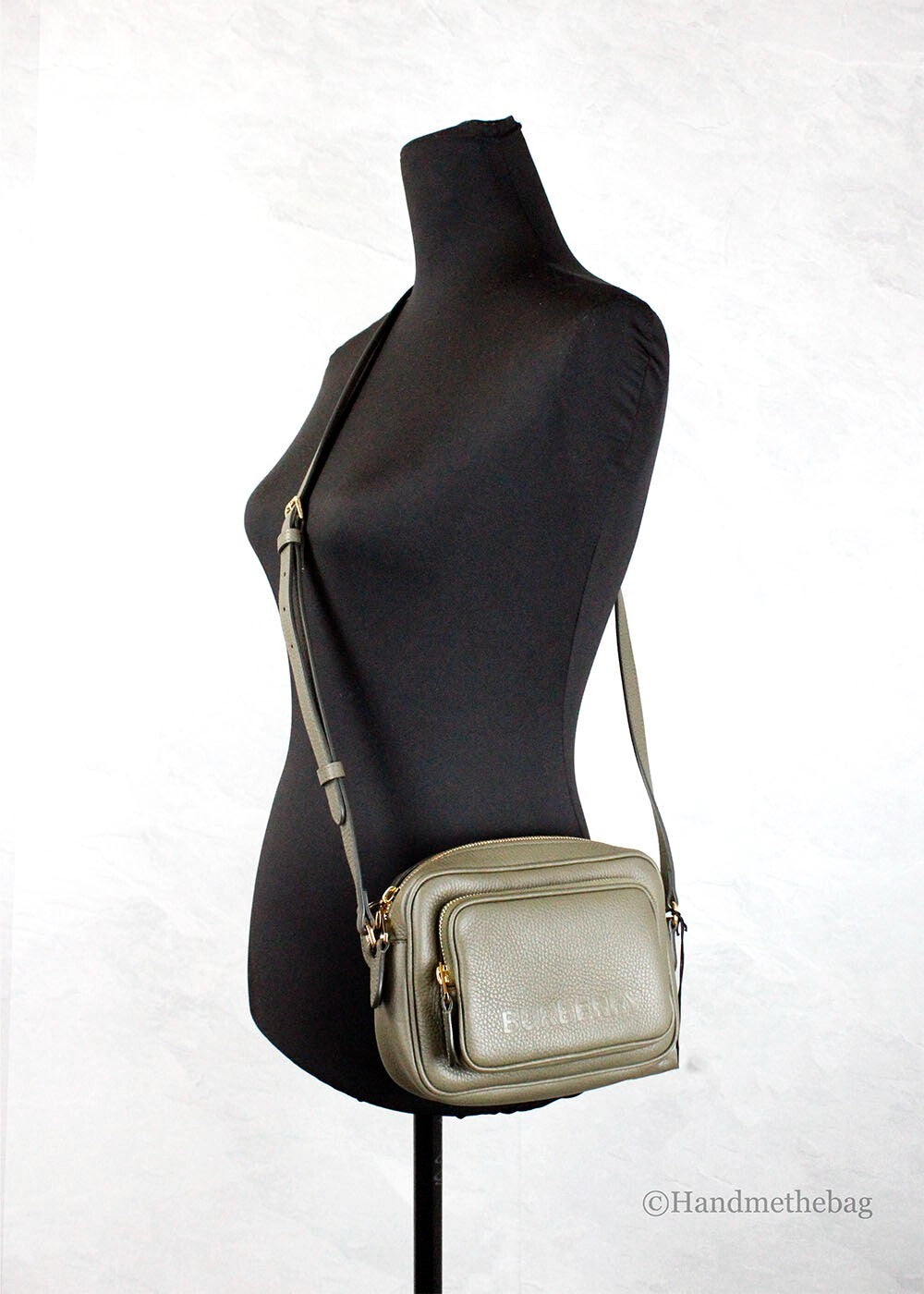 Burberry – Sac camera crossbody en cuir grainé vert Dark Fern