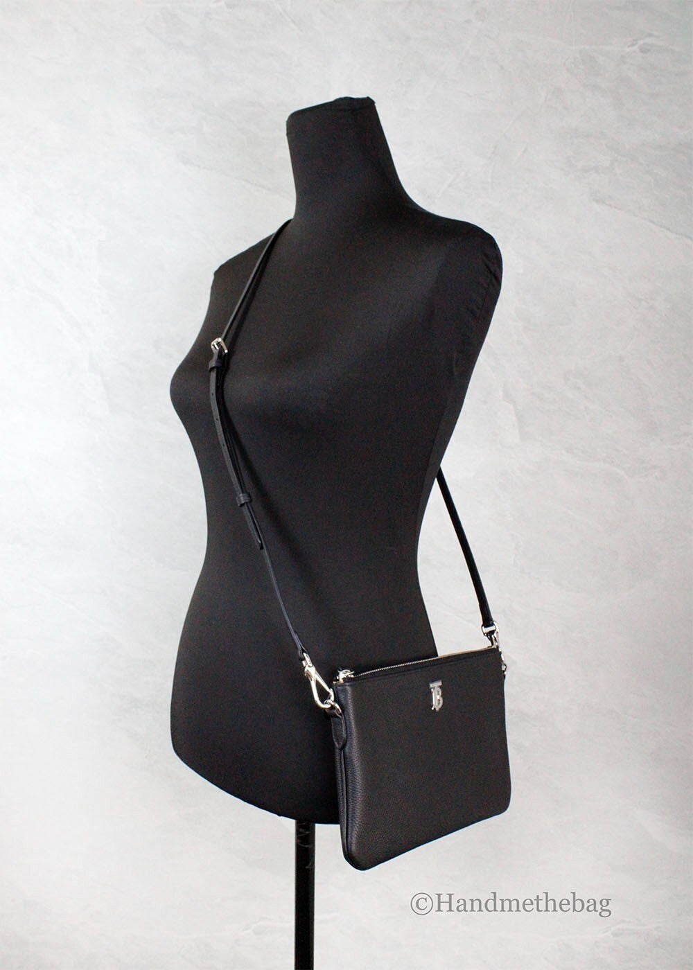 Burberry – Pochette crossbody Peyton Monogram en cuir noir