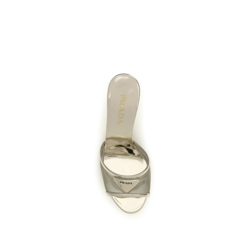 Prada – Sandales à talon avec triangle iconiqu