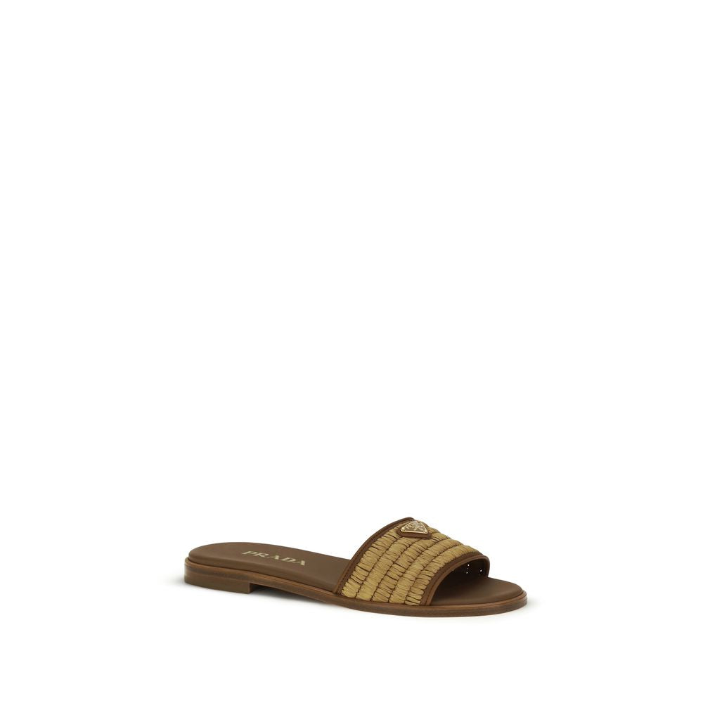 Prada – Sandales slippers en raphia avec triangle iconique