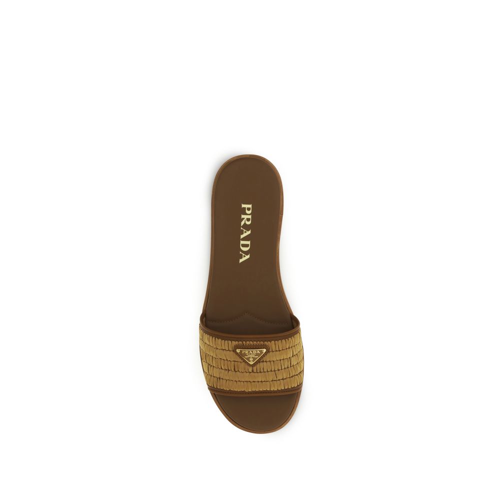 Prada – Sandales slippers en raphia avec triangle iconique