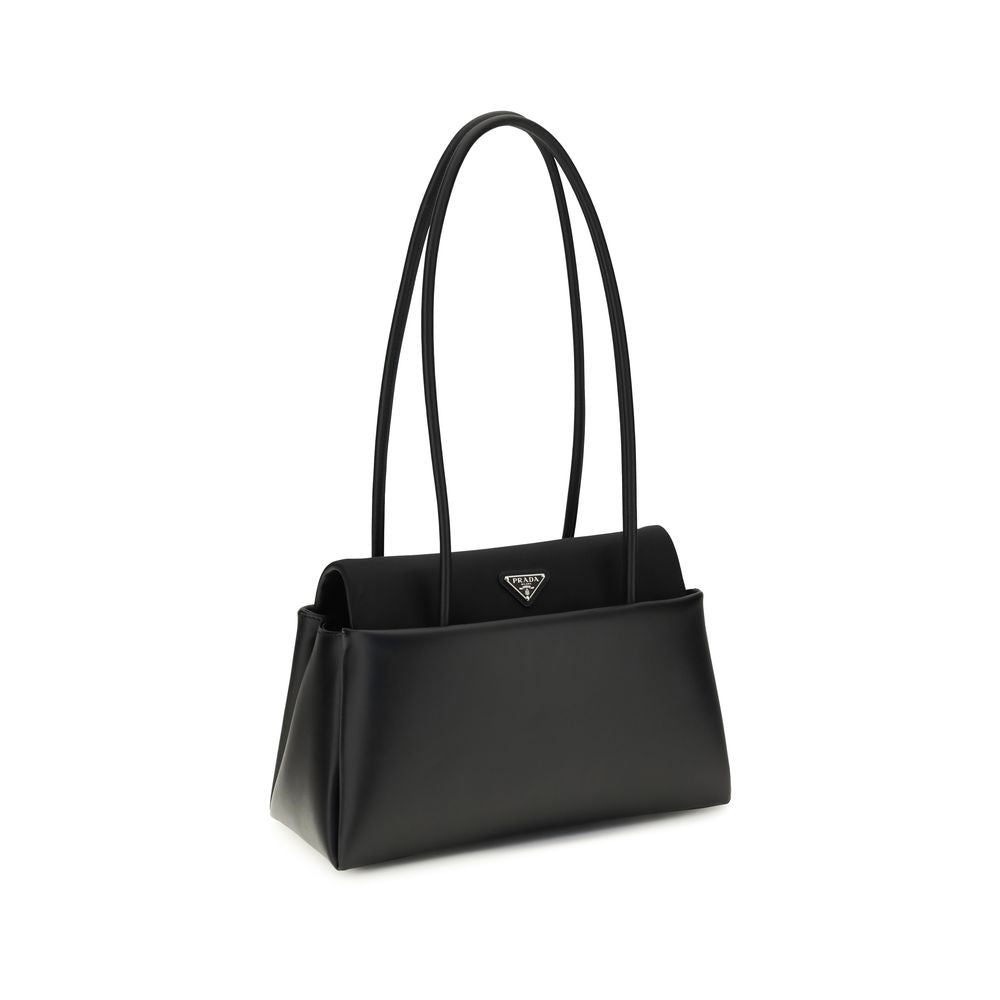 Prada – Sac porté épaule en cuir avec logo triangle émaillé