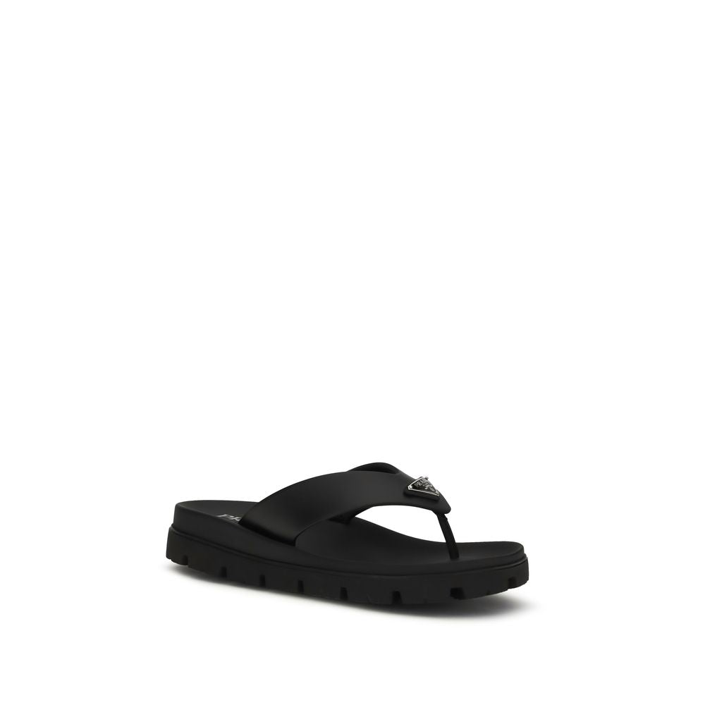 Prada – Sandales flip-flop en cuir avec triangle iconique