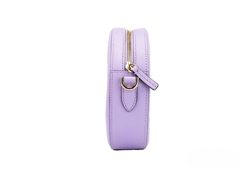 Versace – Sac crossbody Round Disco en cuir grainé lilas