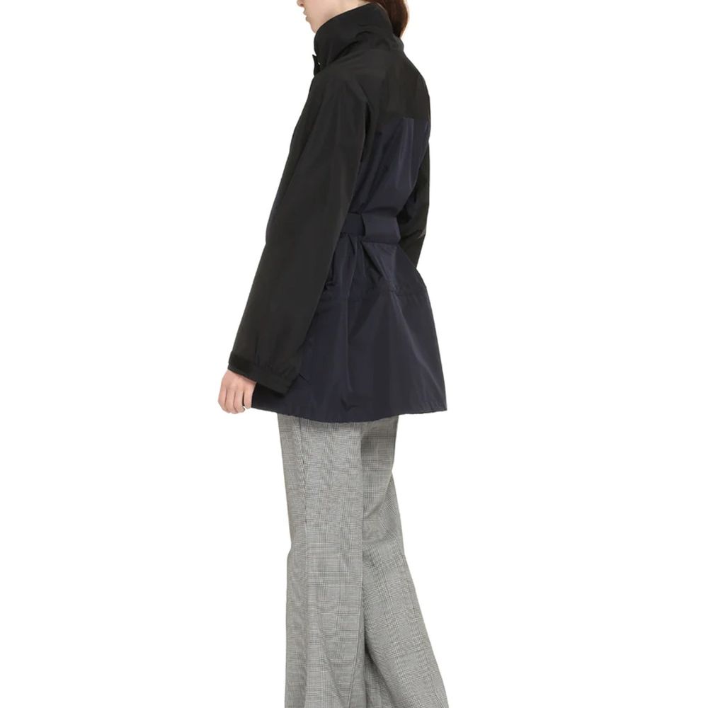 Prada – Veste ceinturée avec logo en relief