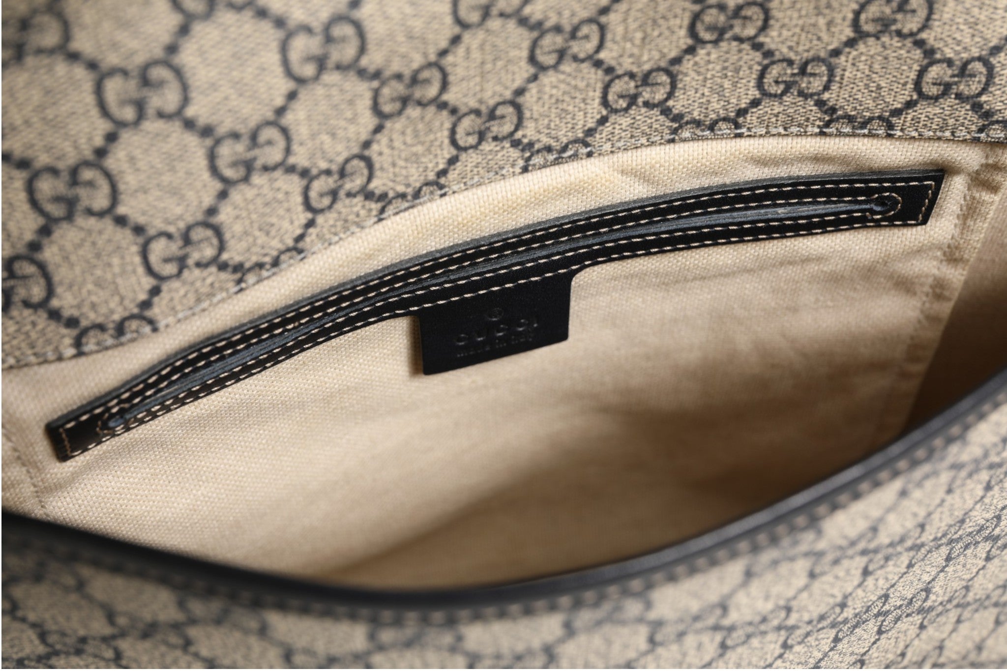 Gucci – Sac messenger GG Supreme en toile