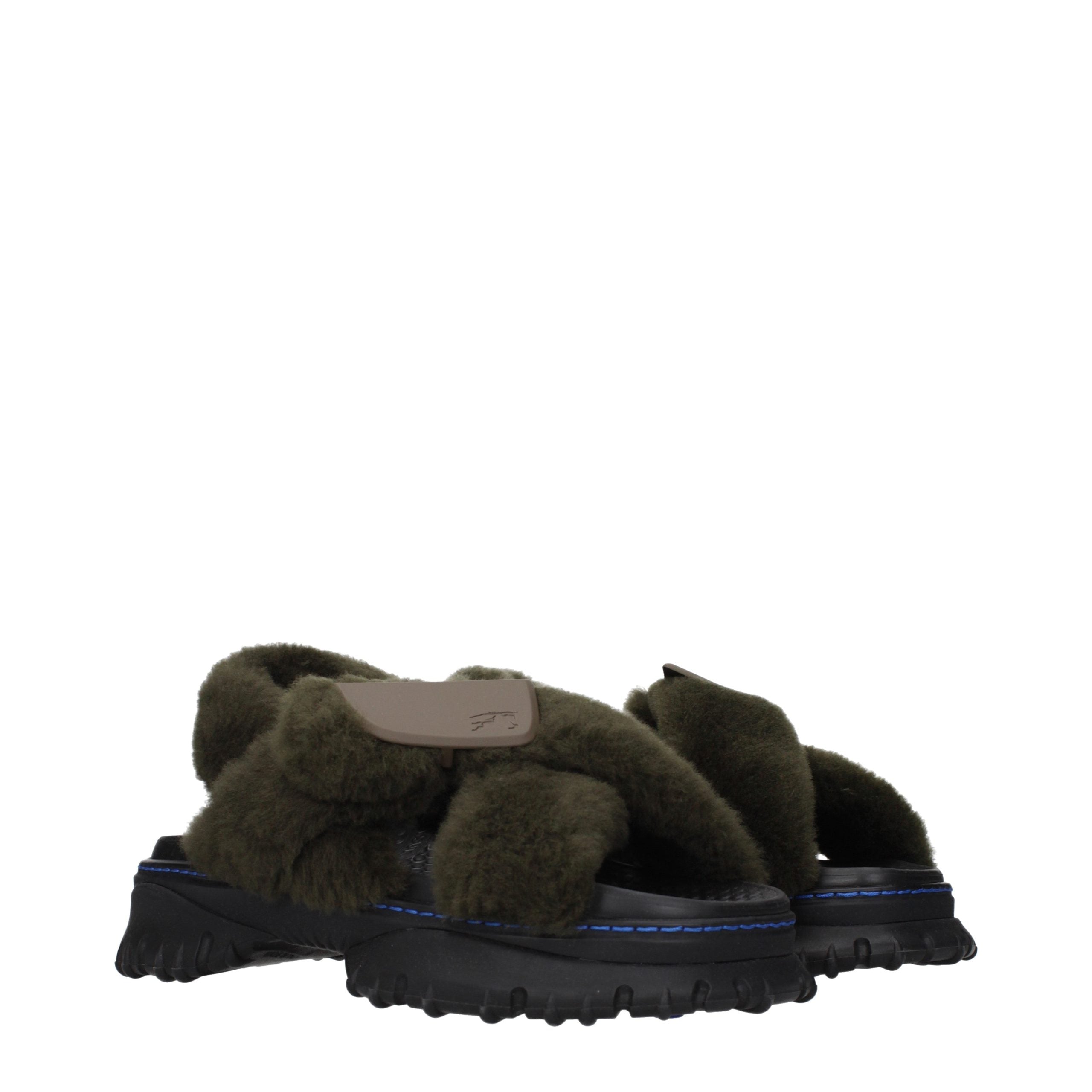 Burberry – Chaussons / clogs en fourrure verte avec logo latéral