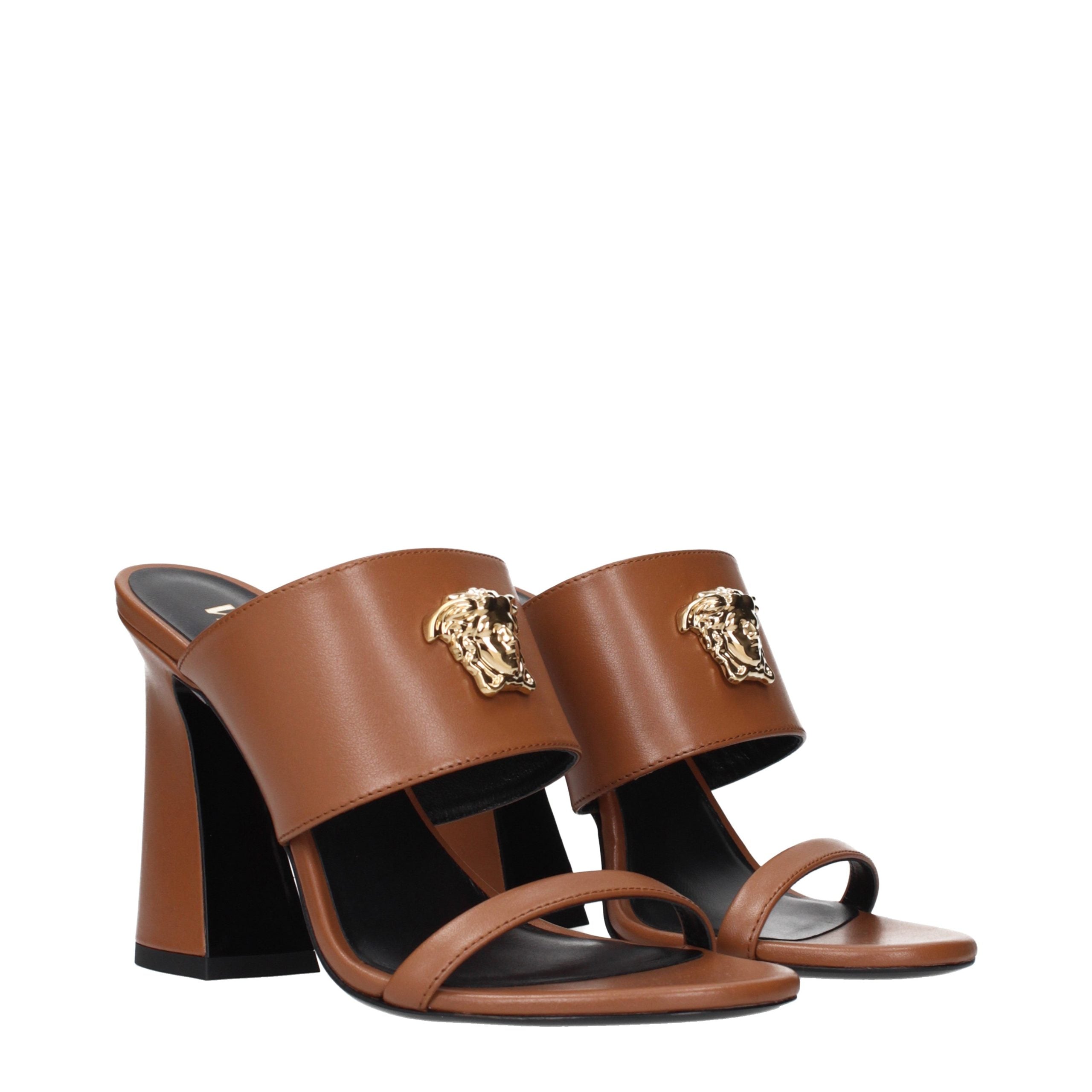 Versace – Sandales en cuir brun avec détail signature