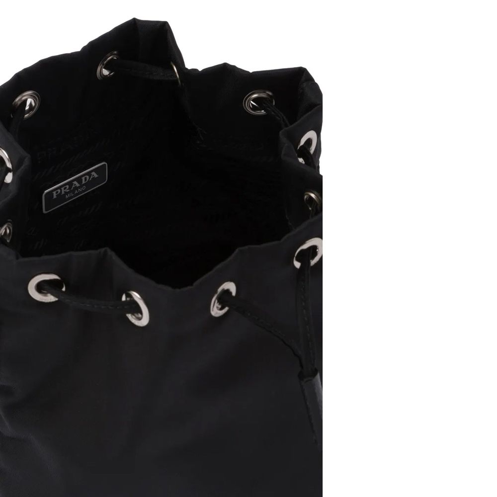 Prada – Sac seau en nylon avec logo triangle