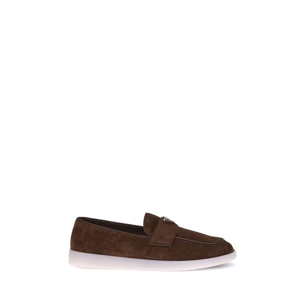 Prada – Loafers en suède avec plaque triangulaire