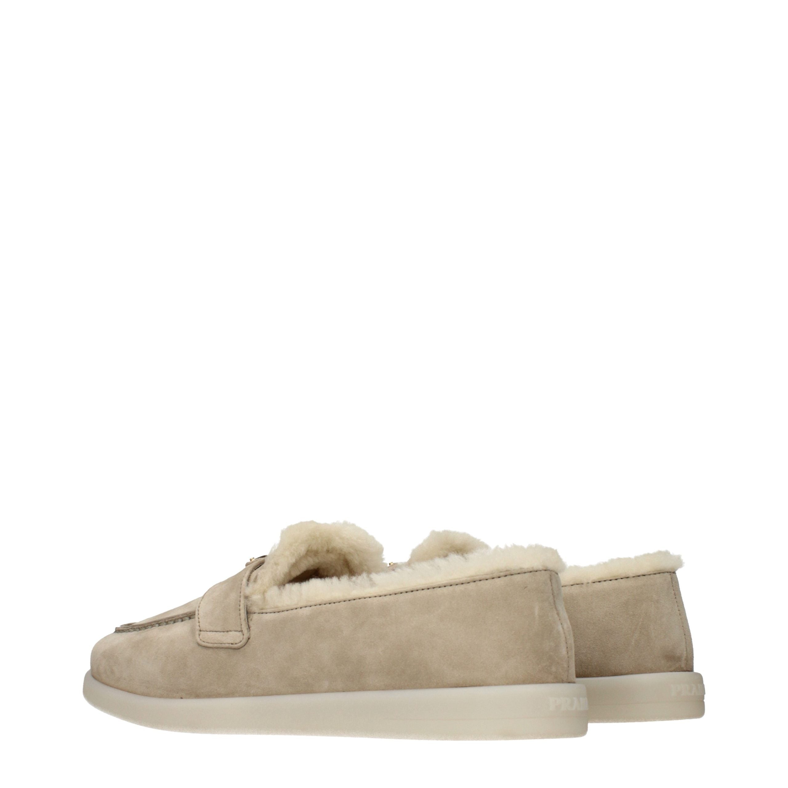 Prada – Loafers en suède beige doublés de fourrure